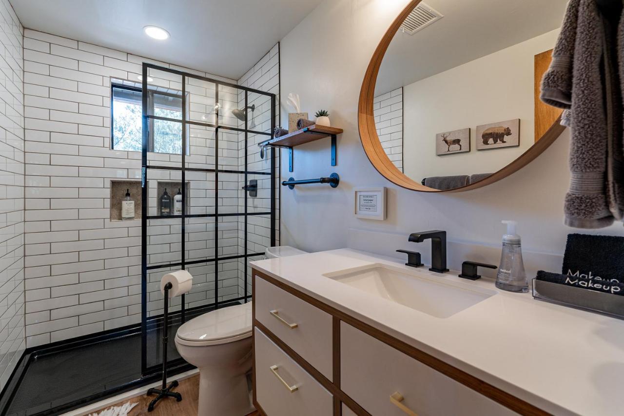 The Pine House - Cozy Mid-Century Modern, Pet-Friendlyヴィラ エクステリア 写真