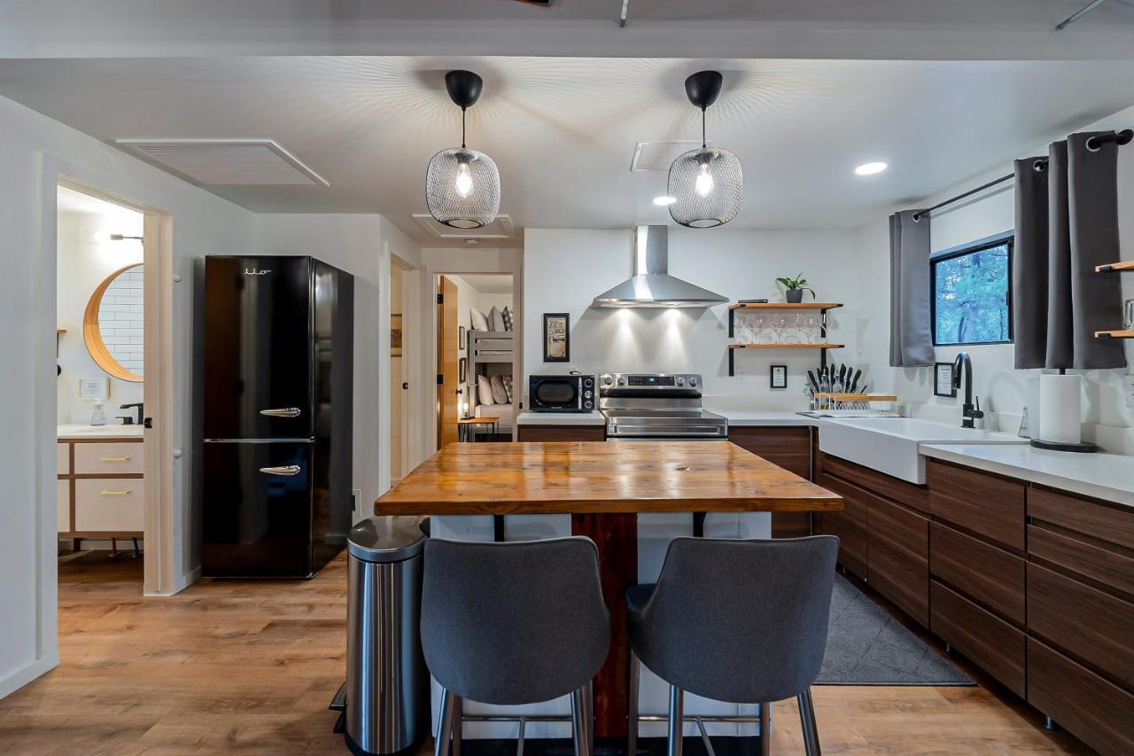 The Pine House - Cozy Mid-Century Modern, Pet-Friendlyヴィラ エクステリア 写真